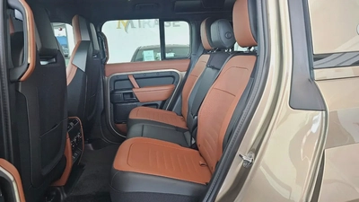 DEFENDER - OCTA - V8 P626 - 2026 - UNDER WARRANTY FROM AGENCY - GCC SPECS - GOLDEN COLOR-7