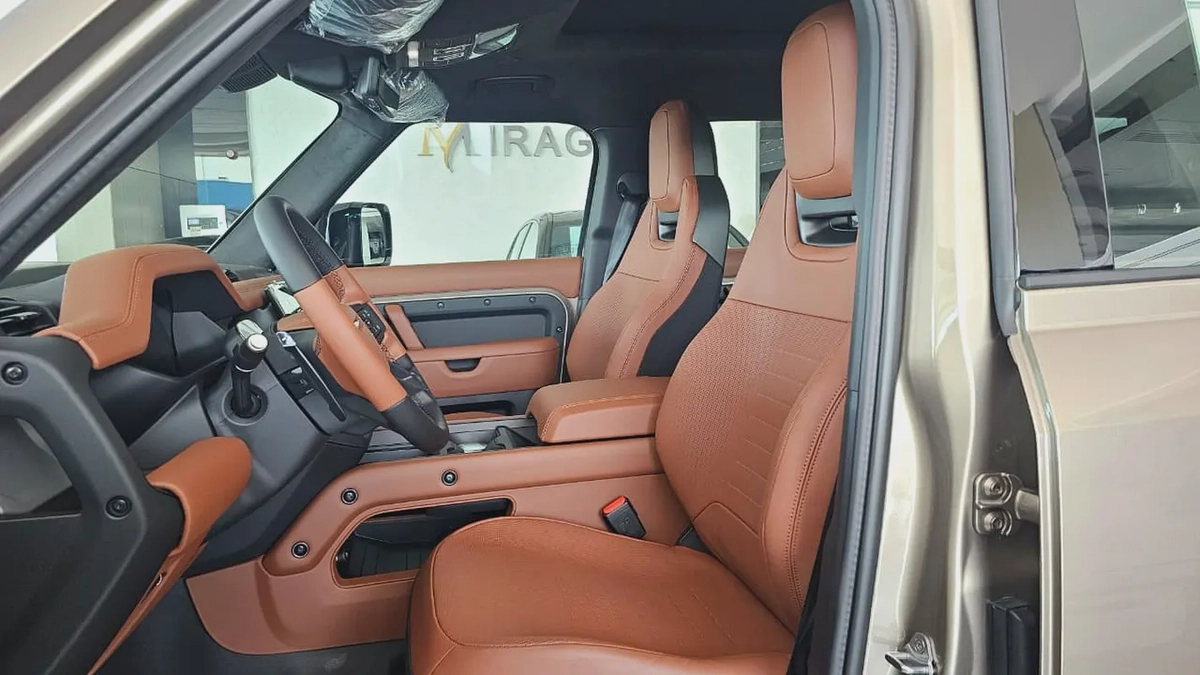 DEFENDER - OCTA - V8 P626 - 2026 - UNDER WARRANTY FROM AGENCY - GCC SPECS - GOLDEN COLOR-6-6