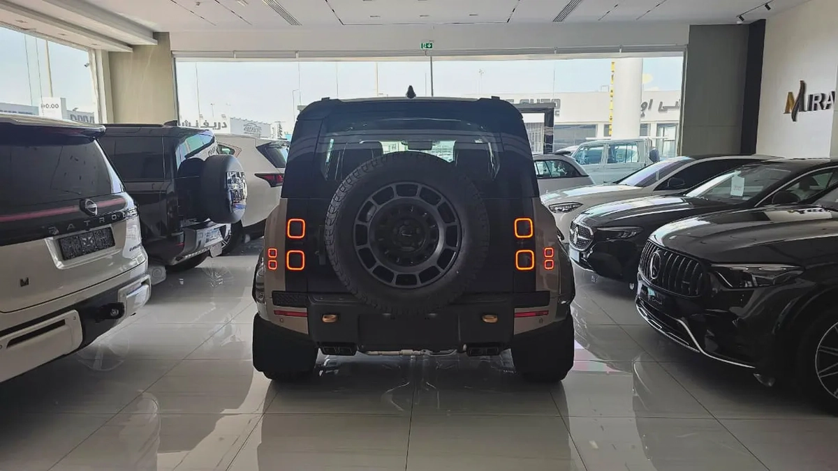 DEFENDER - OCTA - V8 P626 - 2026 - UNDER WARRANTY FROM AGENCY - GCC SPECS - GOLDEN COLOR-9-9