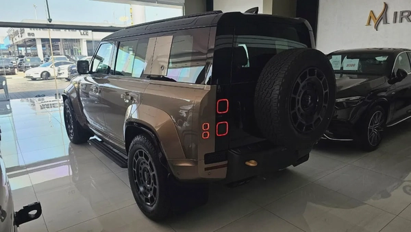 DEFENDER - OCTA - V8 P626 - 2026 - UNDER WARRANTY FROM AGENCY - GCC SPECS - GOLDEN COLOR