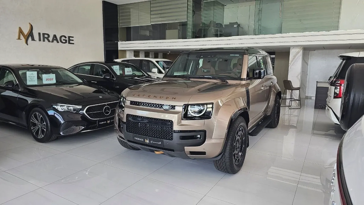DEFENDER - OCTA - V8 P626 - 2026 - UNDER WARRANTY FROM AGENCY - GCC SPECS - GOLDEN COLOR-12-12