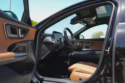 MERCEDES E300L 2025!! BRAND NEW CAR!! MENTIONED PRICE IS FOR EXPORT ONLY-3