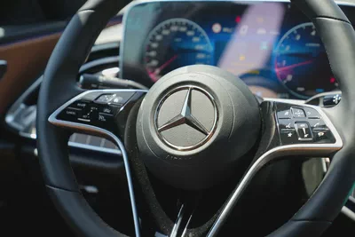 MERCEDES E300L 2025!! BRAND NEW CAR!! MENTIONED PRICE IS FOR EXPORT ONLY-6