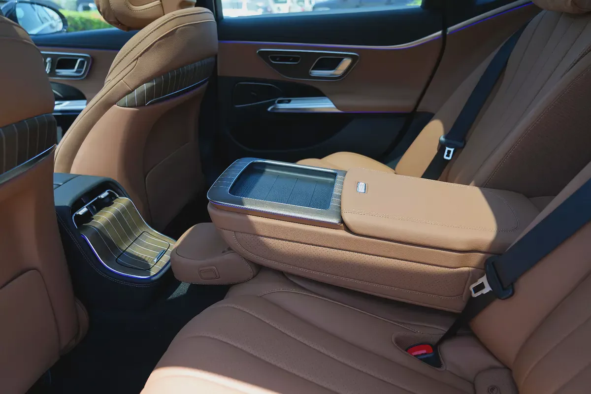 MERCEDES E300L 2025!! BRAND NEW CAR!! MENTIONED PRICE IS FOR EXPORT ONLY-12-12