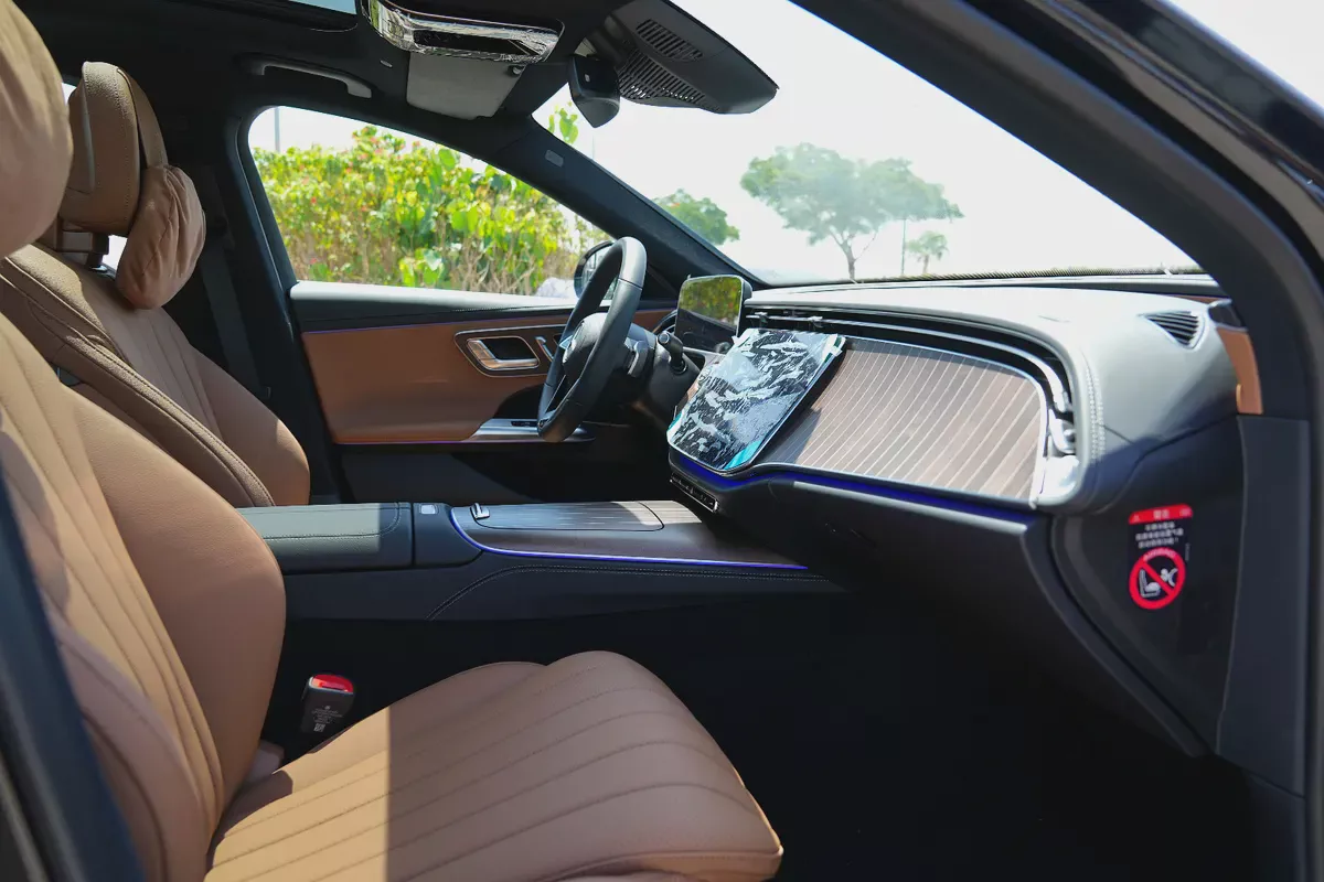 MERCEDES E300L 2025!! BRAND NEW CAR!! MENTIONED PRICE IS FOR EXPORT ONLY-14-14