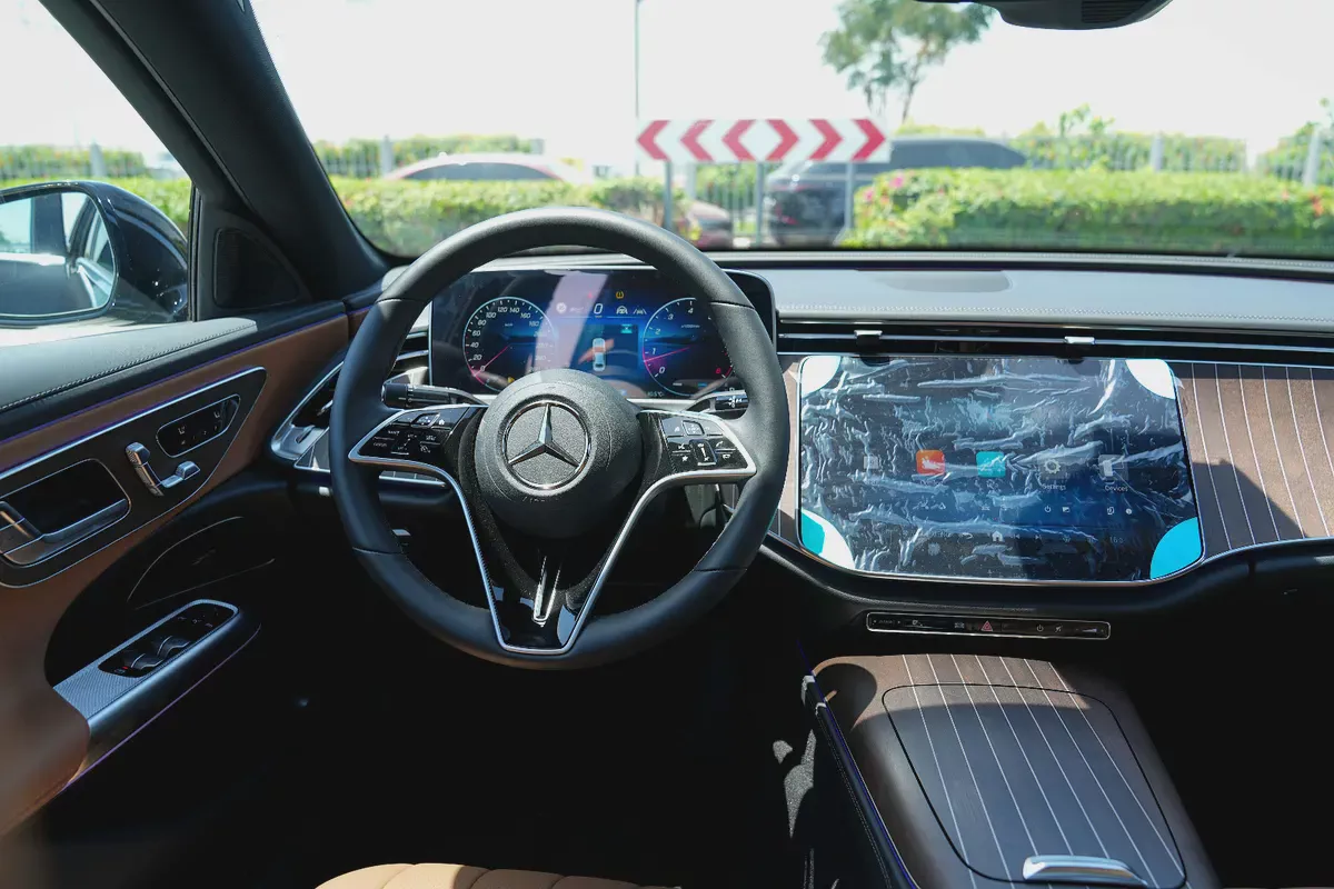 MERCEDES E300L 2025!! BRAND NEW CAR!! MENTIONED PRICE IS FOR EXPORT ONLY-5-5