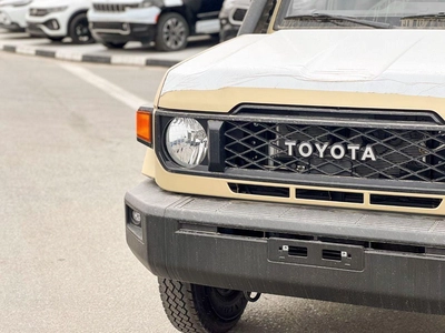 Toyota Land Cruiser Pick Up  EXPORT ONLY - Toyota LC79 4.0L Petrol A/T-9