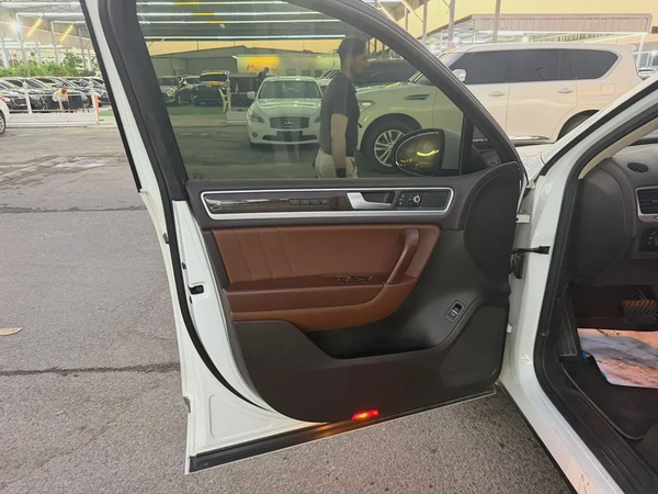 Volkswagen Touareg 2013 Highline Plus | GCC Specs | Low Mileage