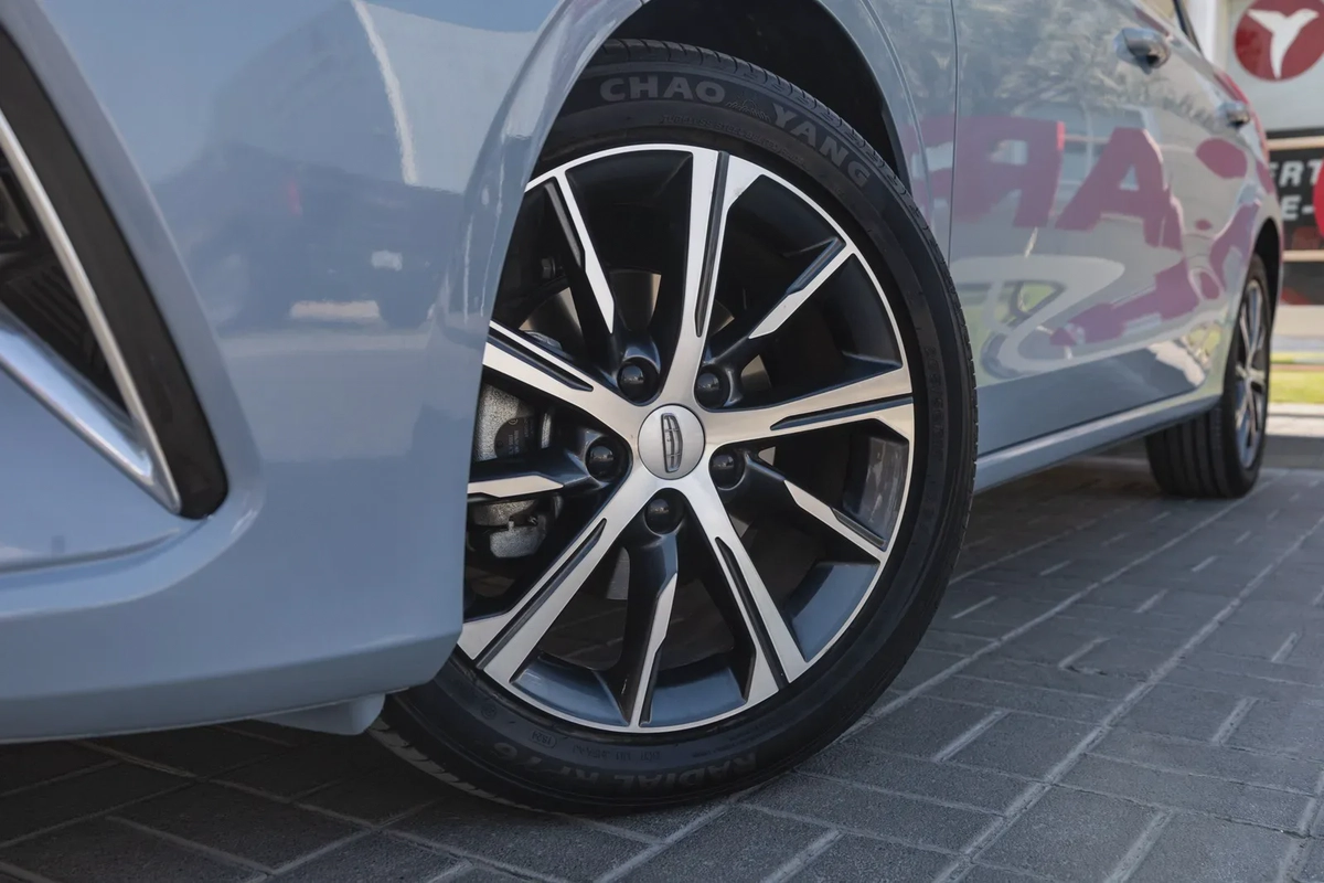 Geely Emgrand-12-12
