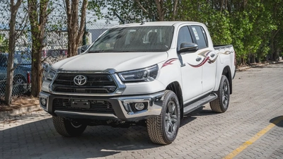 Hilux Pickup SR5 2.7L 2026 GCC Specs Brand New For Export-0