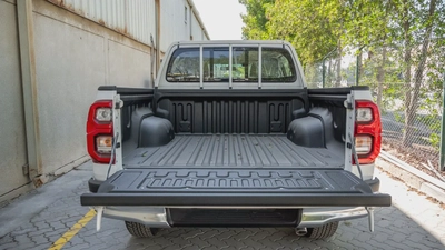 Hilux Pickup SR5 2.7L 2026 GCC Specs Brand New For Export-4
