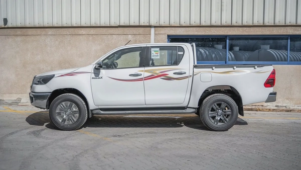 Hilux Pickup SR5 2.7L 2026 GCC Specs Brand New For Export