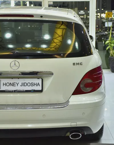 EXCELLENT DEAL for our Mercedes Benz R350 ( 2009 Model ) in White Color GCC Specs-8
