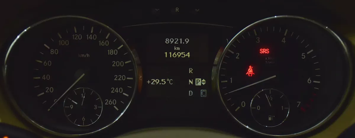 EXCELLENT DEAL for our Mercedes Benz R350 ( 2009 Model ) in White Color GCC Specs-12-12