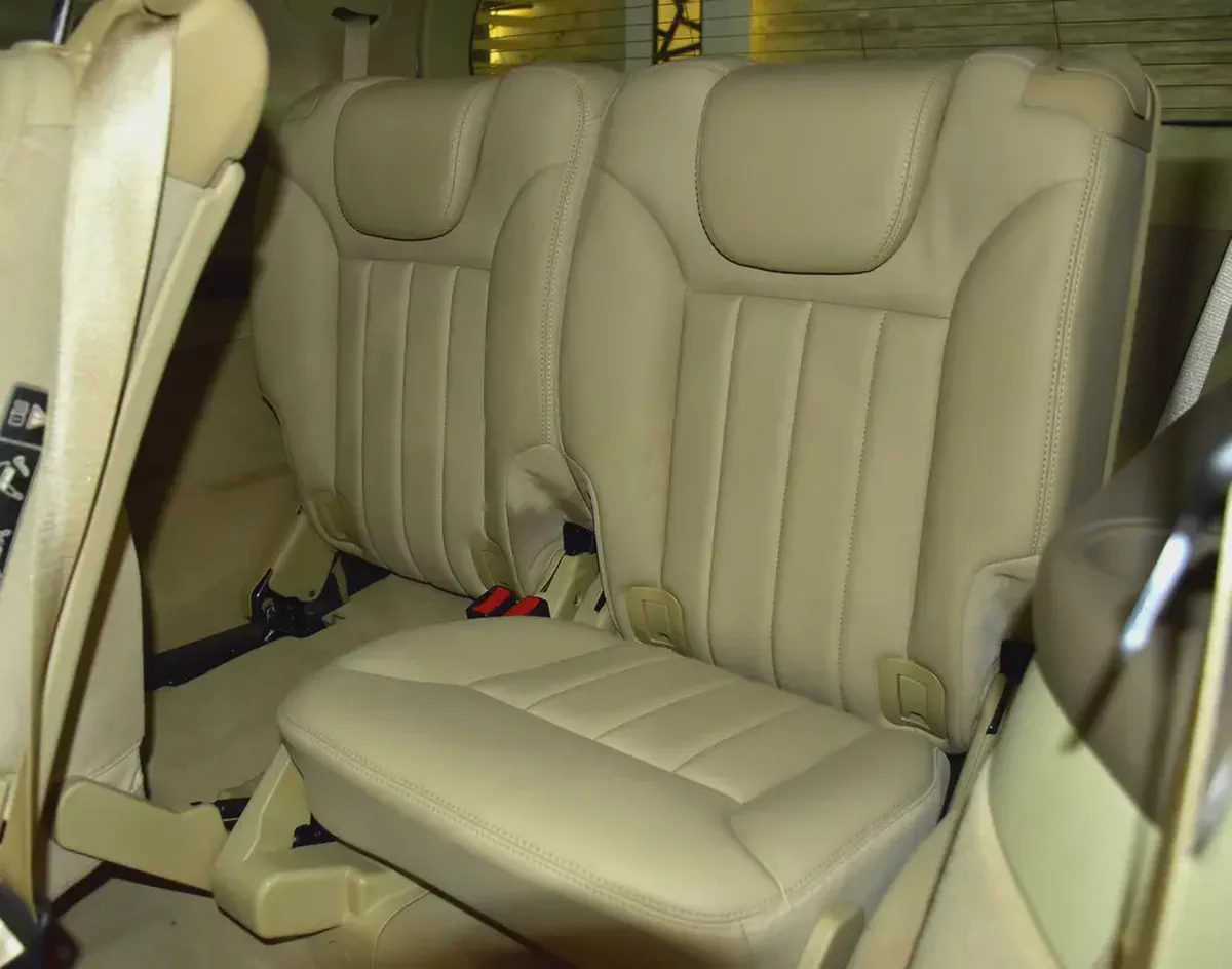EXCELLENT DEAL for our Mercedes Benz R350 ( 2009 Model ) in White Color GCC Specs-15-15
