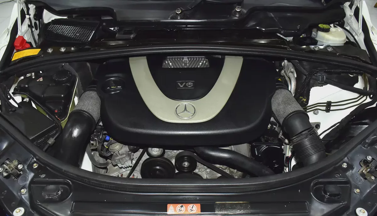 EXCELLENT DEAL for our Mercedes Benz R350 ( 2009 Model ) in White Color GCC Specs-16-16