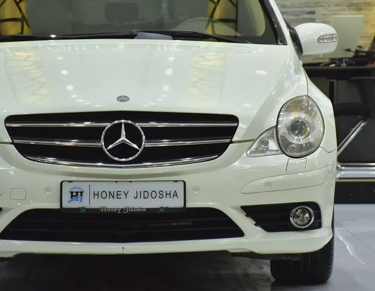 EXCELLENT DEAL for our Mercedes Benz R350 ( 2009 Model ) in White Color GCC Specs-3-3