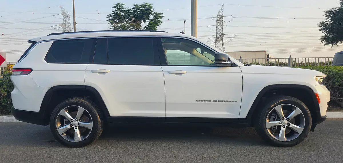 Jeep Grand Cherokee Limited 2022 GCC Specs - Excellent Condition-2-2