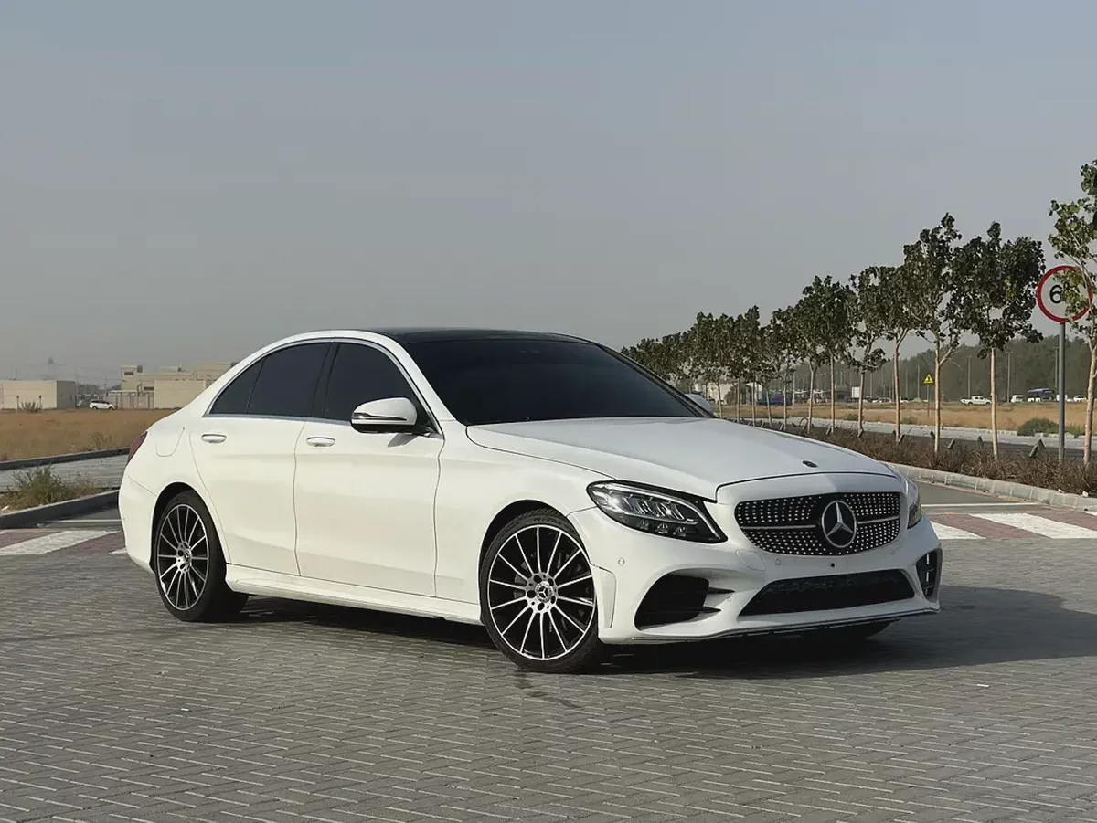 Mercedes-Benz C200 AMG Line | 2019 | GCC | 135,000 km | White / Burgundy