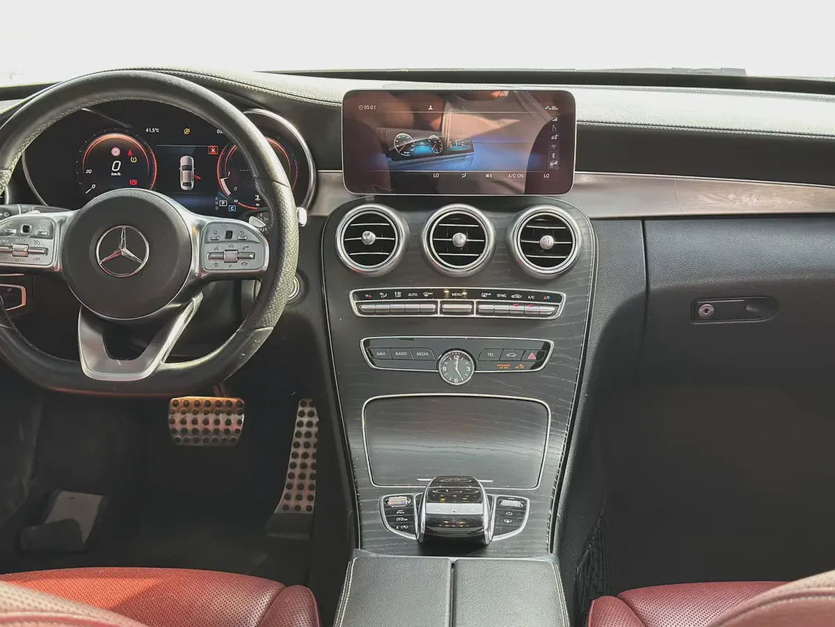 Mercedes-Benz C200 AMG Line | 2019 | GCC | 135,000 km | White / Burgundy-7-7