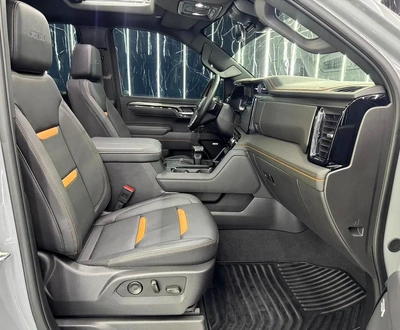 EXCLUSIVE DEAL BY ZEUS AUTO | 6.2 L V8 | GCC | LOW MILEAGE | AL GHANDI WARRANTY 2030 |-4