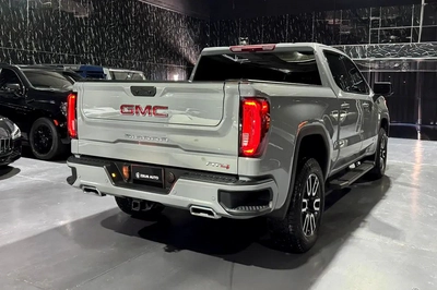 EXCLUSIVE DEAL BY ZEUS AUTO | 6.2 L V8 | GCC | LOW MILEAGE | AL GHANDI WARRANTY 2030 |-16