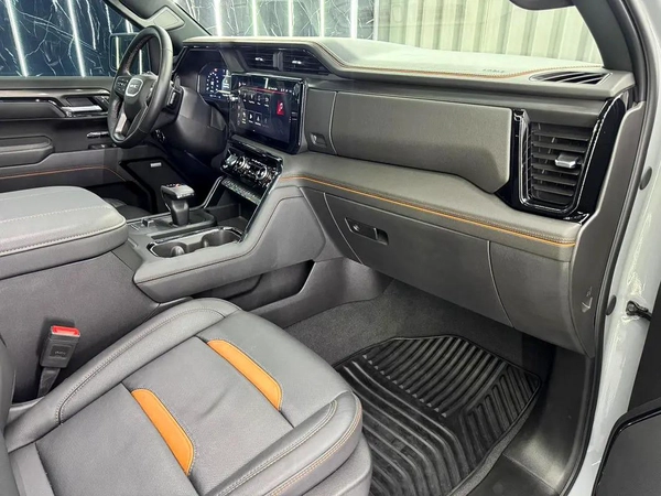 EXCLUSIVE DEAL BY ZEUS AUTO | 6.2 L V8 | GCC | LOW MILEAGE | AL GHANDI WARRANTY 2030 |