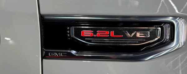 EXCLUSIVE DEAL BY ZEUS AUTO | 6.2 L V8 | GCC | LOW MILEAGE | AL GHANDI WARRANTY 2030 |