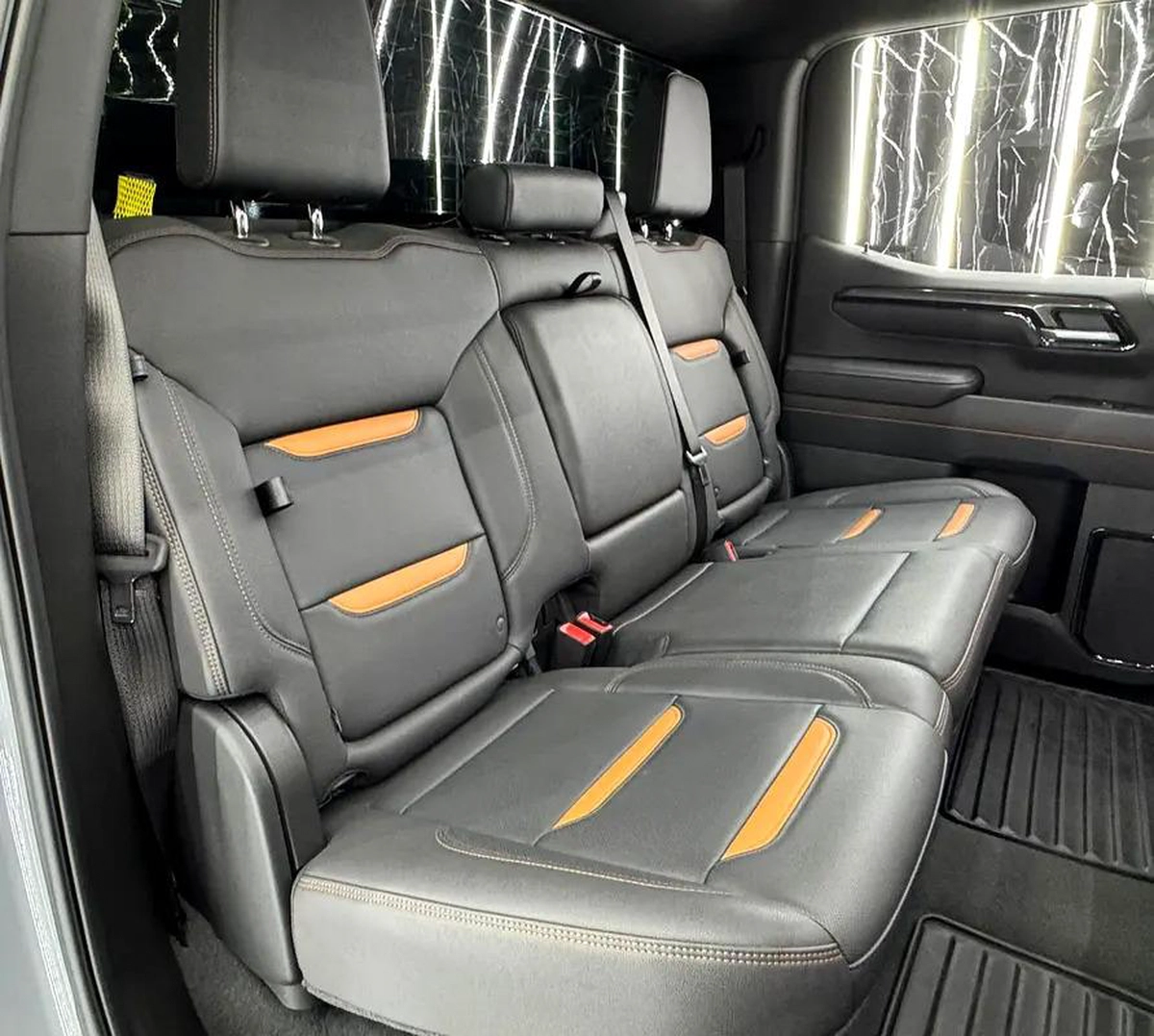 EXCLUSIVE DEAL BY ZEUS AUTO | 6.2 L V8 | GCC | LOW MILEAGE | AL GHANDI WARRANTY 2030 |-9-9