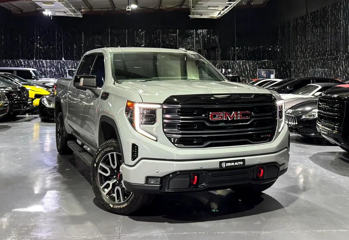 EXCLUSIVE DEAL BY ZEUS AUTO | 6.2 L V8 | GCC | LOW MILEAGE | AL GHANDI WARRANTY 2030 |-12-12