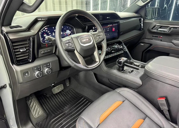 EXCLUSIVE DEAL BY ZEUS AUTO | 6.2 L V8 | GCC | LOW MILEAGE | AL GHANDI WARRANTY 2030 |