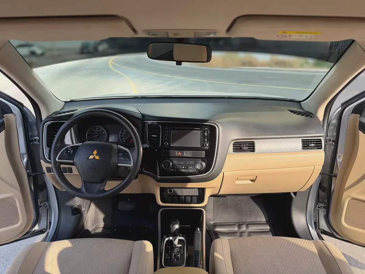2017 Mitsubishi Outlander 2.4L Engine 4x4 | GCC Specs-4-4