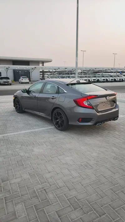 Honda Civic 2016 VTi | GCC Specs | Low Mileage | Excellent Condition-2