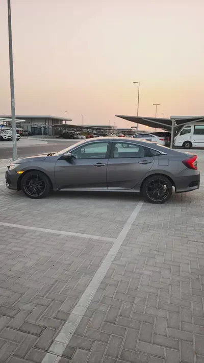 Honda Civic 2016 VTi | GCC Specs | Low Mileage | Excellent Condition-3