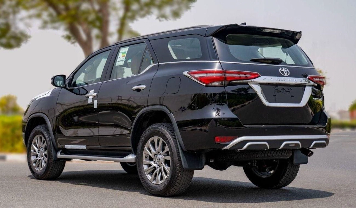 Toyota Fortuner Toyota Fortuner 4.0L Petrol 2024-6-0