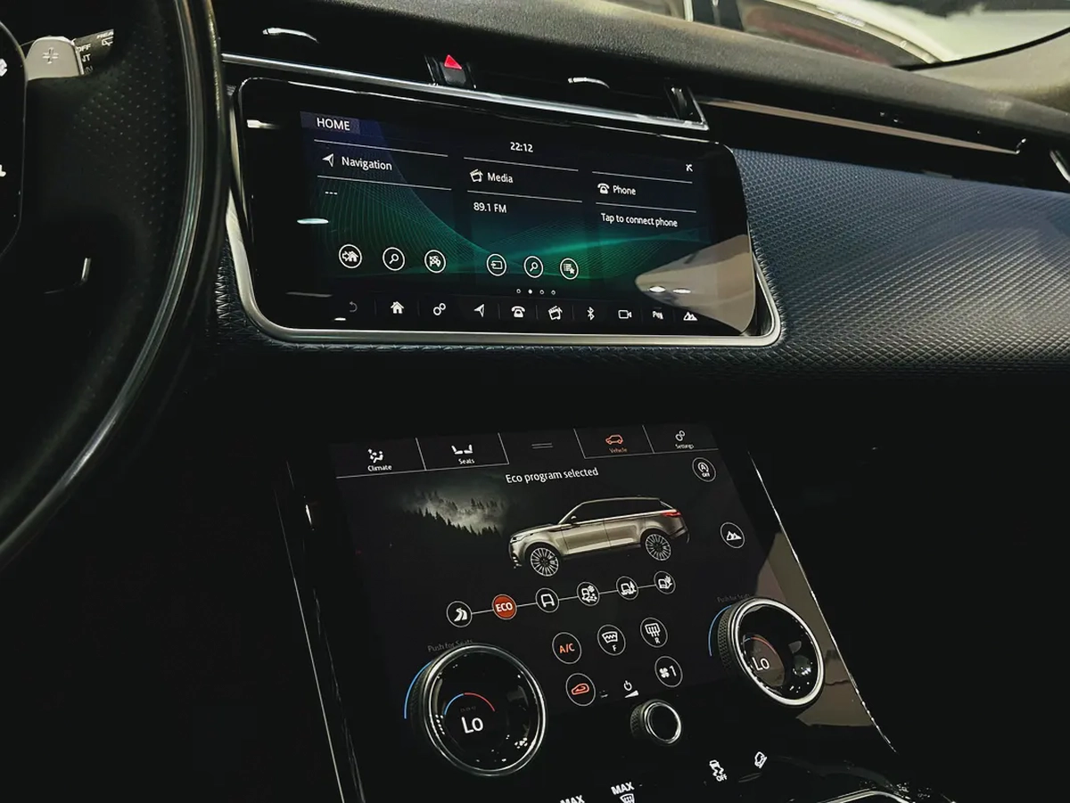 RANGE ROVER VELAR 2018 R DYNAMIC 2018 WITH ONE YEAR WARRANTY-12-12
