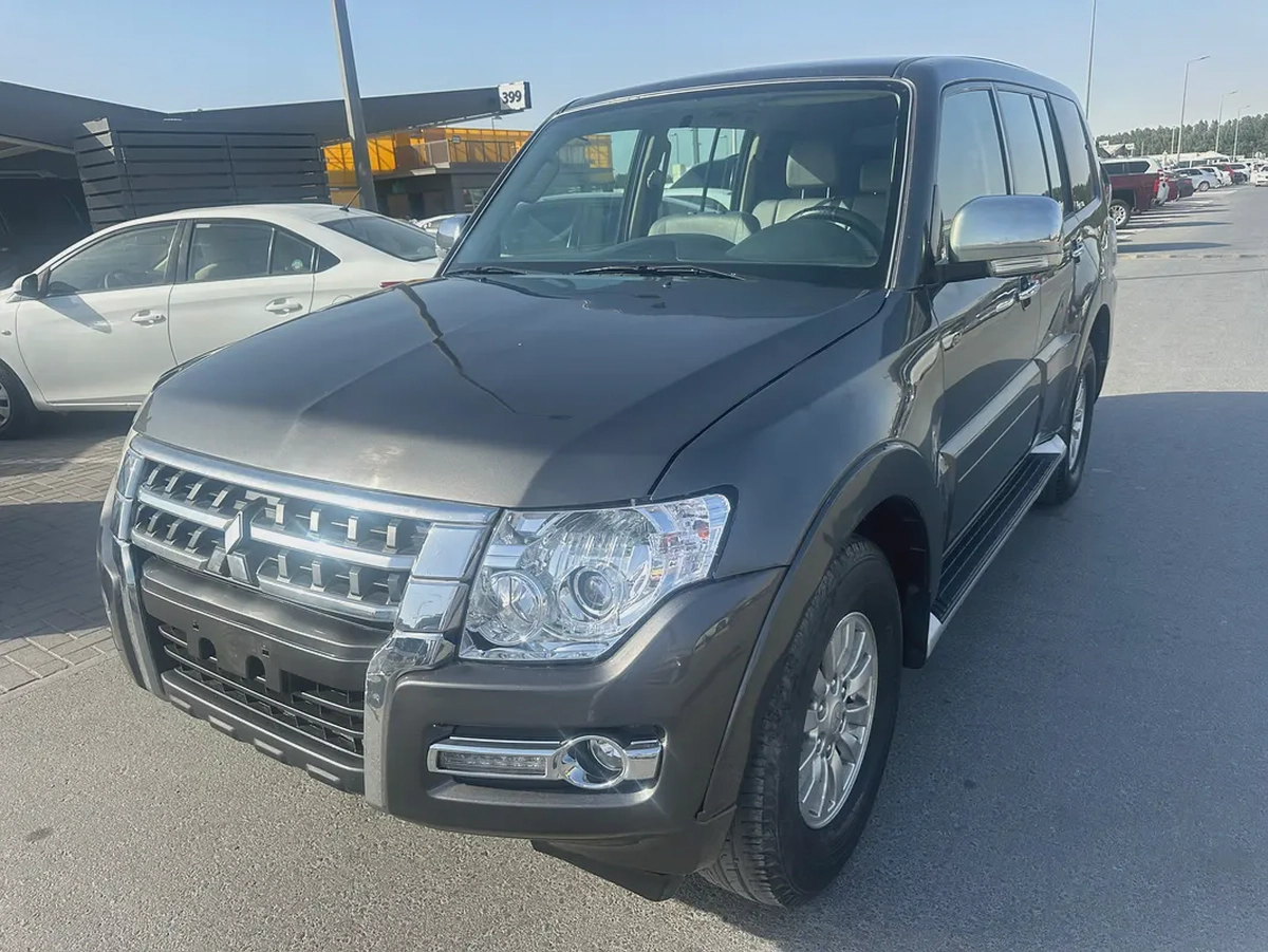 Mitsubshi pajero 2015 Gary color GCC calen car-0-0