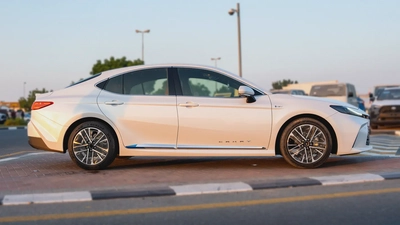 2026 Toyota Camry Lumiere 2.5L HEV Full option (White)-1