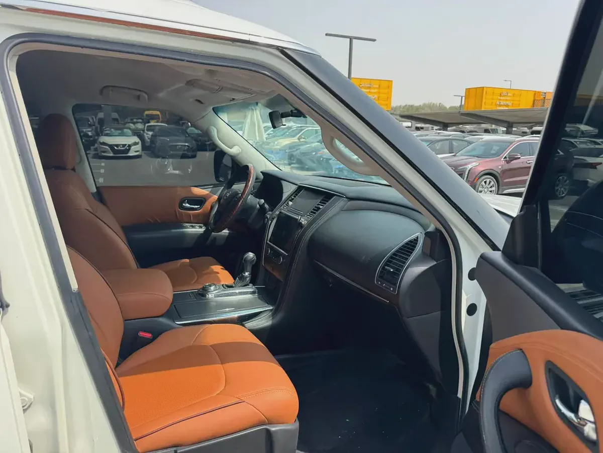 Nissan patrol 2014 white color GCC calen car-9-9