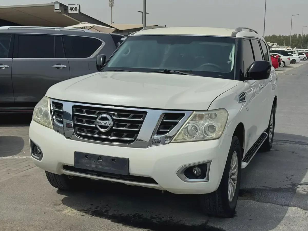 Nissan patrol 2014 white color GCC calen car-2-2