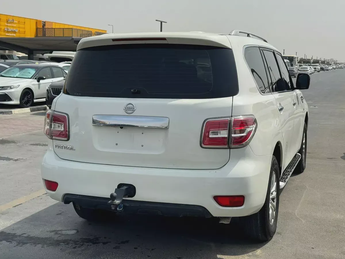Nissan patrol 2014 white color GCC calen car-5-5