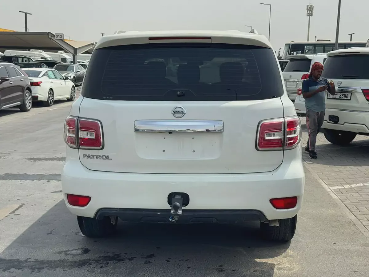 Nissan patrol 2014 white color GCC calen car-8-8