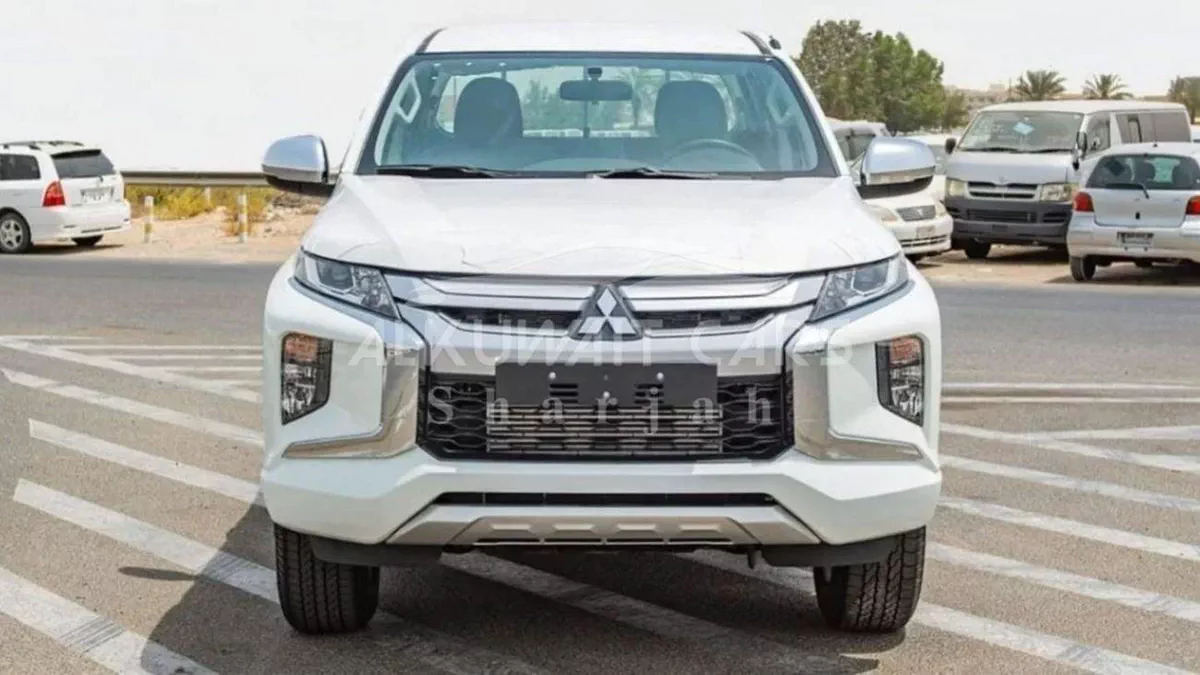 Mitsubishi L200 GLS Mitsubishi L200 GLX 2.4L Diesel AT MY2023-1-0