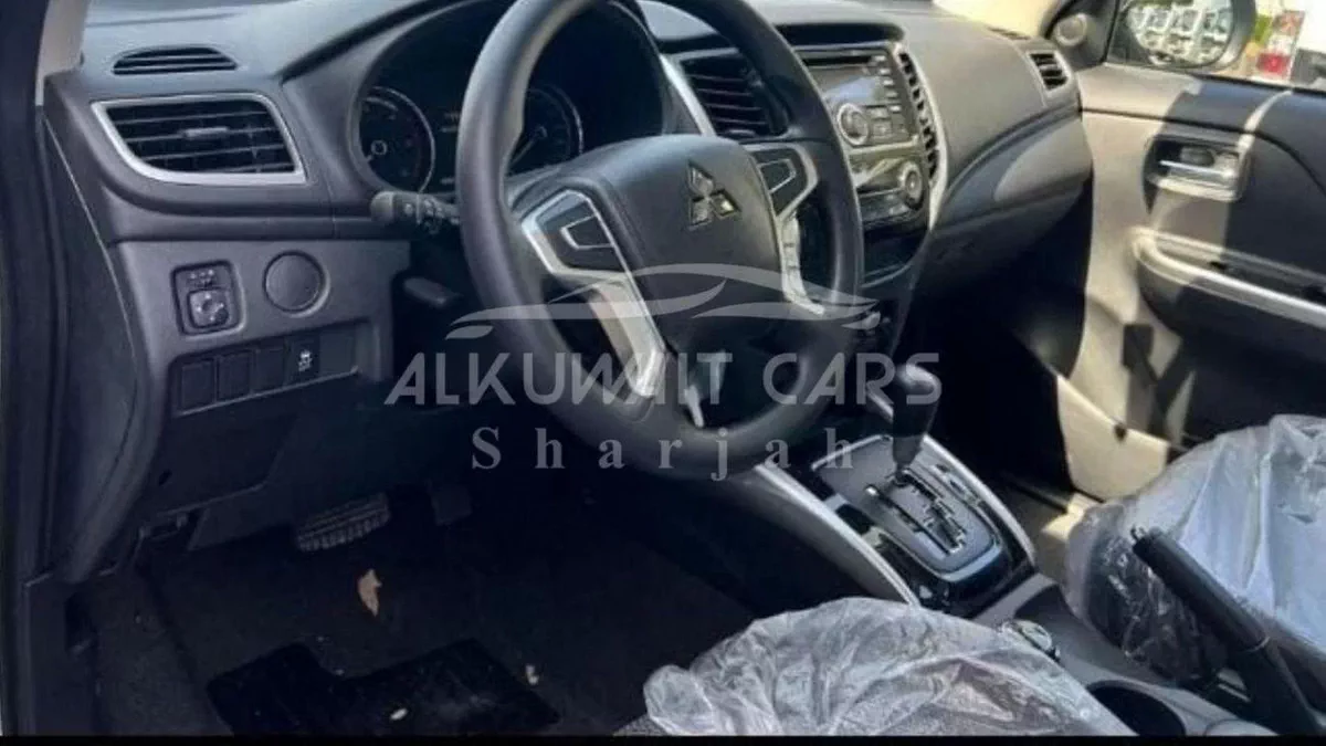 Mitsubishi L200 GLS Mitsubishi L200 GLX 2.4L Diesel AT MY2023-6-0