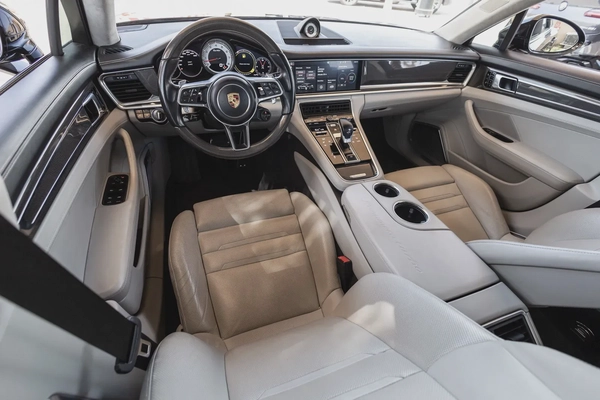 Porsche Panamera Turbo Sport Turismo
