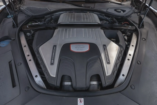 Porsche Panamera Turbo Sport Turismo