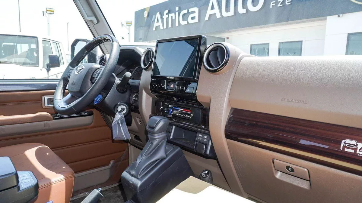 Toyota Land Cruiser Pick Up LX 4.0L V6 Double Cabin Auto transmission-11-0