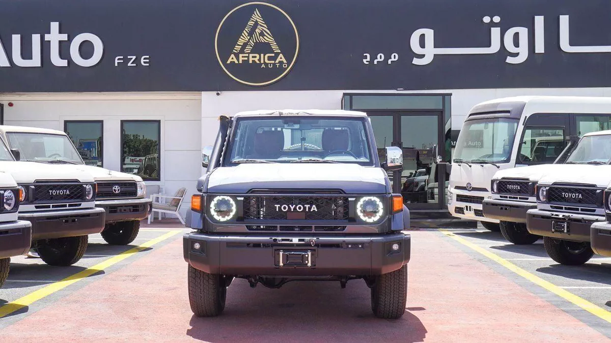 Toyota Land Cruiser Pick Up LX 4.0L V6 Double Cabin Auto transmission-1-0