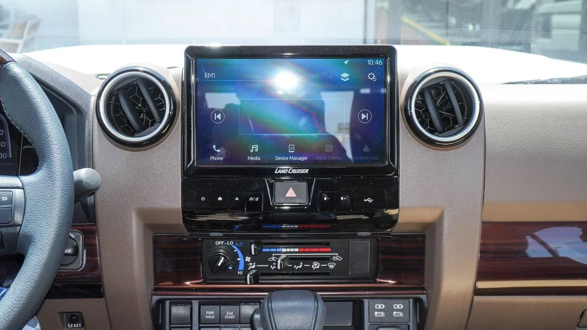 Toyota Land Cruiser Pick Up LX 4.0L V6 Double Cabin Auto transmission-6-0