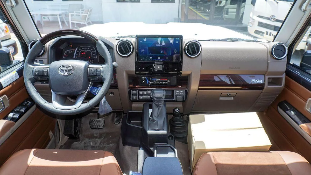 Toyota Land Cruiser Pick Up LX 4.0L V6 Double Cabin Auto transmission-8-0